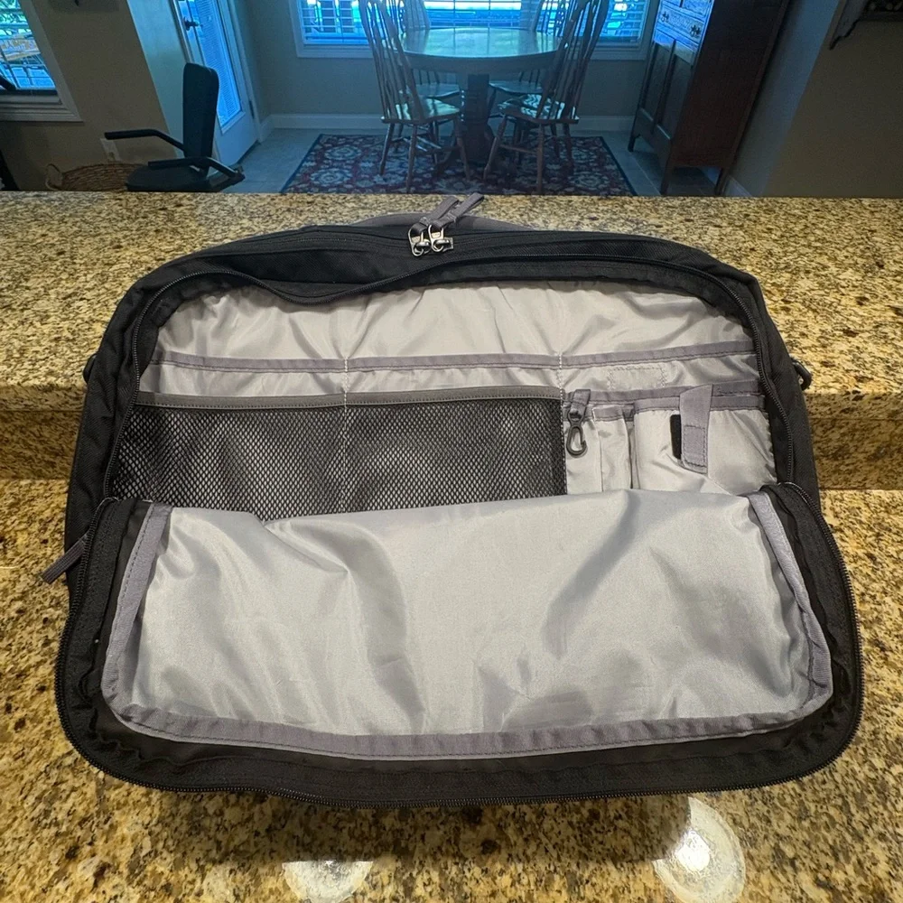 Patagonia Black Polyester Padded Laptop Computer School Business Shoulder Bag